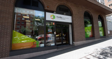 Los familiares no son profesores extraescolares Los familiares no son profesores extraescolares