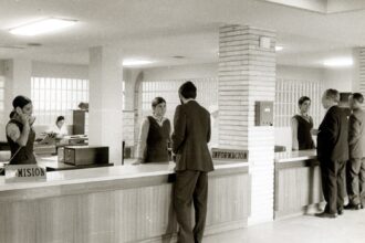 Mostrador de admisión del Hospital La Fe de Valencia en los 70. Foto: Hospital La Fe