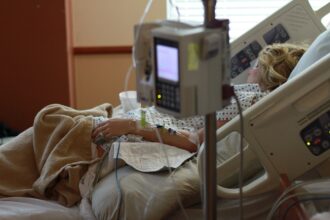 Aumentan las hospitalizaciones relacionadas con la salud mental en adolescentes