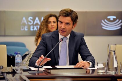 Comisión de Educación de la Asamblea de Extremadura con el secretario general de Educación
