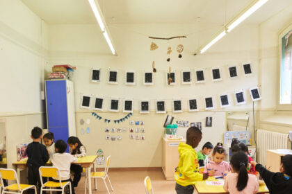 Alumnos de primaria en una actividad colaborativa en el aula