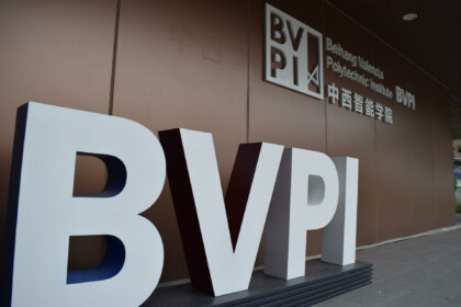 Consejera Carmen Ortí y rector José Capilla en la inauguración del campus de la UPV en Hangzhou