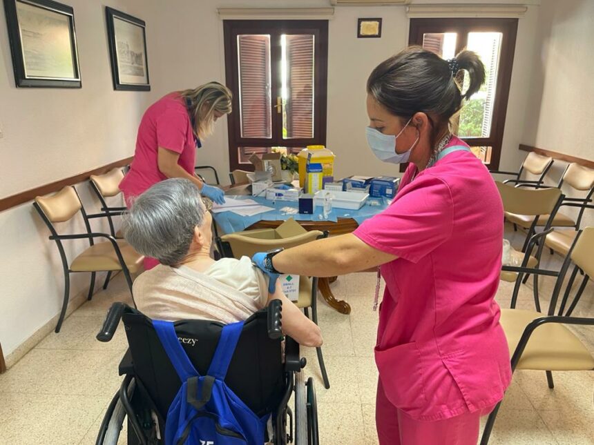 Vacunación antigripal a un niño en la Comunitat Valenciana